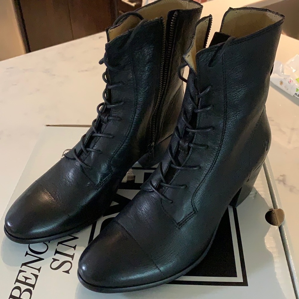 Frye Courtney Boot
